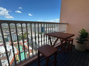 Pet Friendly MUJI Inspired Studio Balcony Facing Venice Grand Canal with Xbox Series X & 320 MBPS